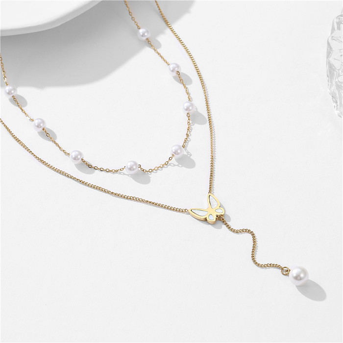Elegante mehrschichtige Halsketten mit Schmetterlings-Edelstahlbeschichtung, Intarsien, künstlichen Perlen und 18 Karat vergoldeten Muscheln