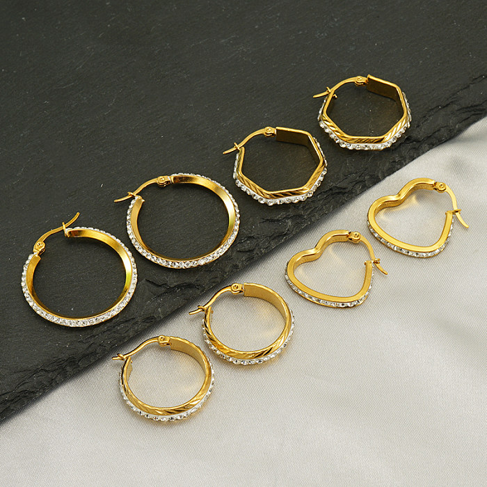 1 Paar Ohrstecker im einfachen Stil mit einfarbiger Beschichtung und Inlay aus Edelstahl-Strasssteinen mit 18-Karat-Vergoldung