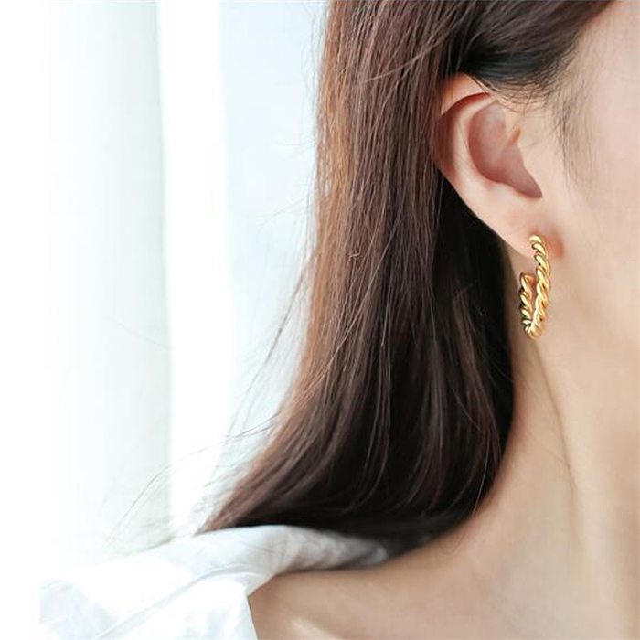 Modische vergoldete C-förmige Twist-Ohrringe für Damen aus Edelstahl