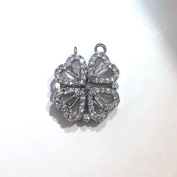 Modische vierblättrige Kleeblatt-Halskette in Herzform aus Edelstahl mit Blumen-Inlay und Zirkon