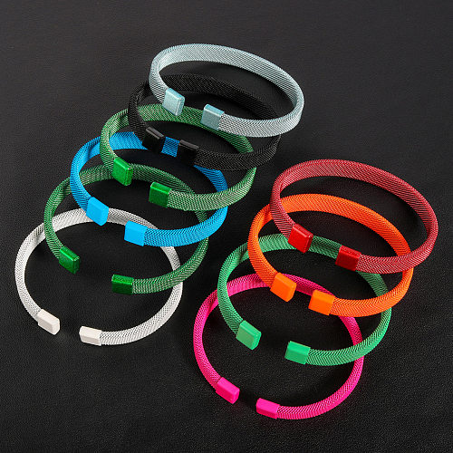Retro-Manschettenarmbänder im schlichten Stil mit einfarbiger Edelstahlbeschichtung
