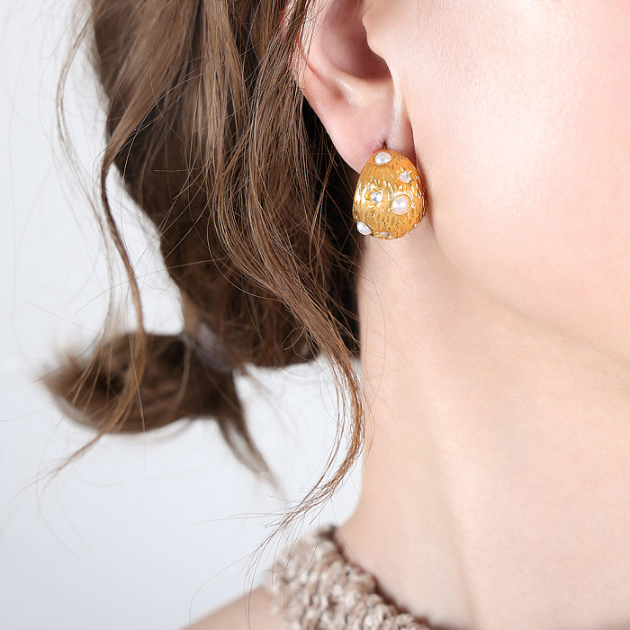 1 paire de perles d'imitation en acier inoxydable, élégantes et luxueuses, incrustations de couleur unie, perles artificielles, strass, clous d'oreilles plaqués or 18 carats