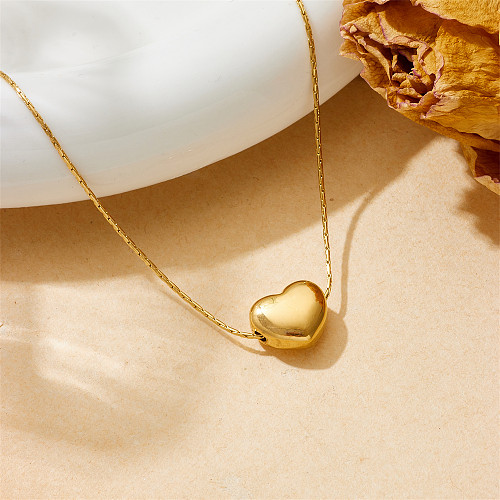 Collier pendentif élégant en forme de cœur en acier inoxydable