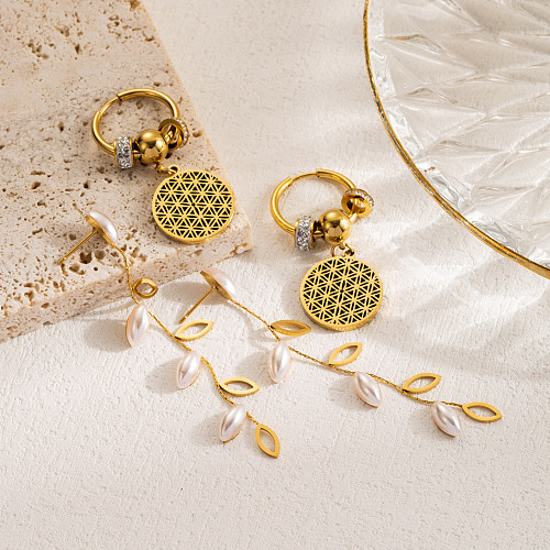 1 par de pendientes colgantes chapados en oro y perlas de acero inoxidable con incrustaciones redondas de estilo moderno e informal