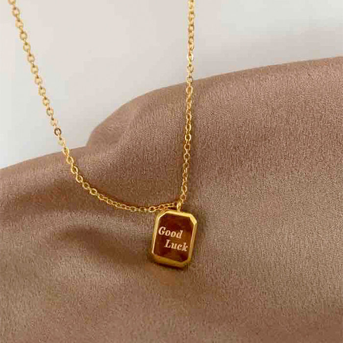 Collar con colgante chapado en oro de 18 quilates con revestimiento de acero inoxidable con letras de estilo simple