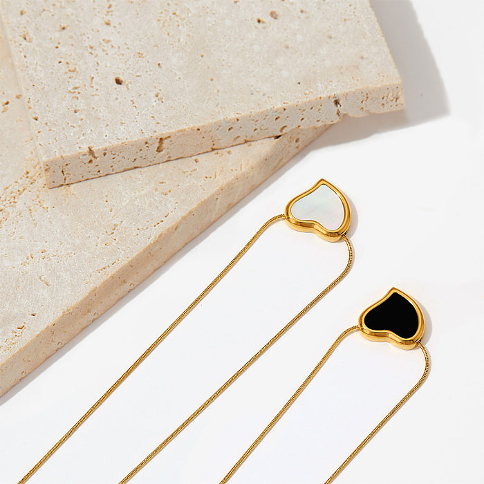 Collar chapado en oro con piedras preciosas artificiales con incrustaciones de acero inoxidable con forma de corazón de estilo simple informal