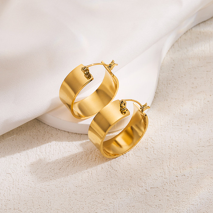 1 Paar IG Style Basic Cool Style einfarbig plattierte Edelstahl-Ohrringe mit 18-Karat-Vergoldung