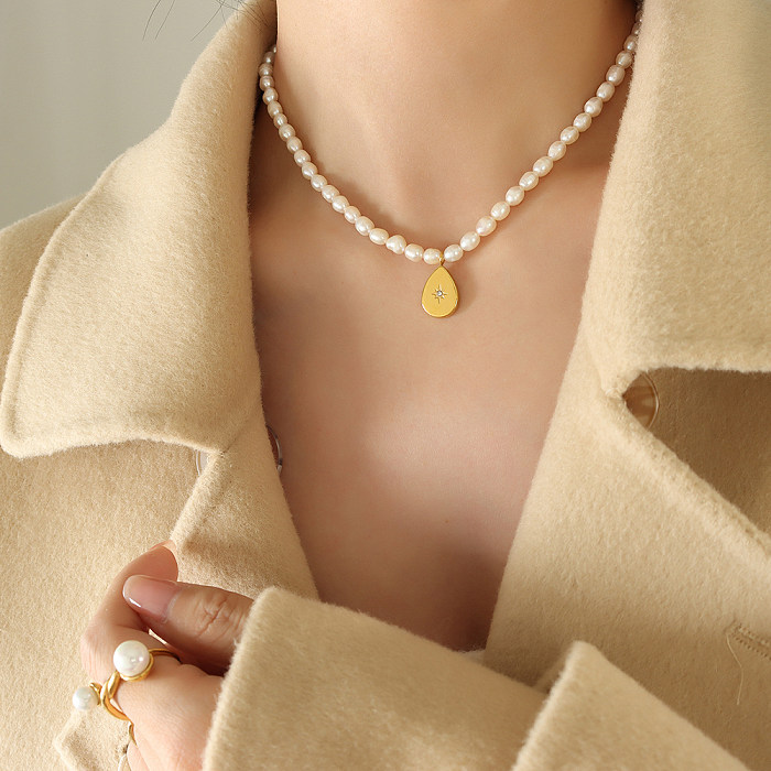 Élégant luxueux style baroque gouttelettes d'eau perle d'eau douce en acier inoxydable plaqué perles d'eau douce perle d'eau douce en acier inoxydable plaqué or 18 carats collier pendentif