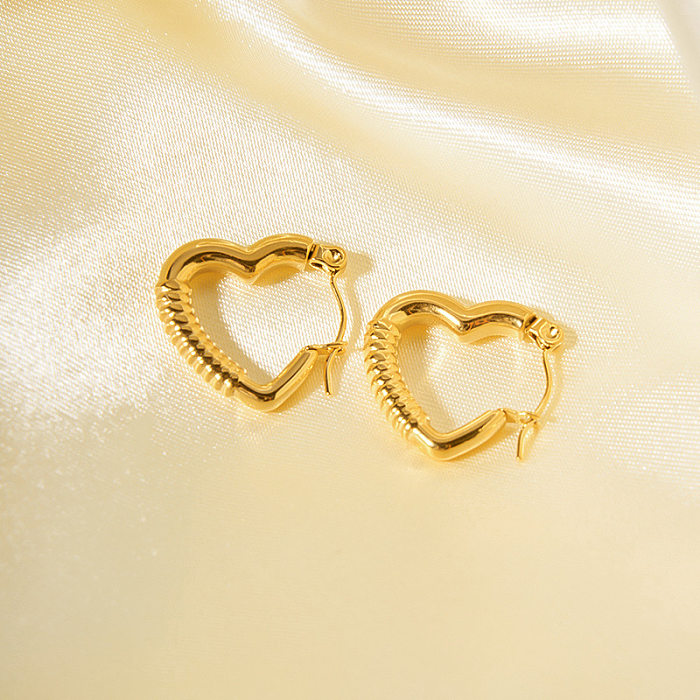 زوج واحد من أقراط IG Style على شكل قلب مصنوعة من الفولاذ المقاوم للصدأ ومطلية بالذهب عيار 1 قيراط