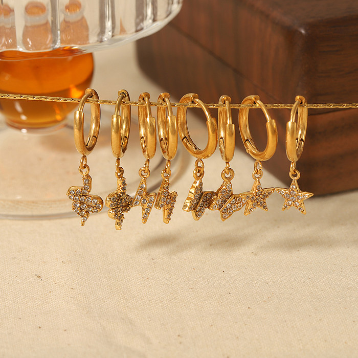 1 par de pendientes colgantes chapados en oro de 18K con incrustaciones de pulido de mariposa, estrella, serpiente y circonita de acero inoxidable