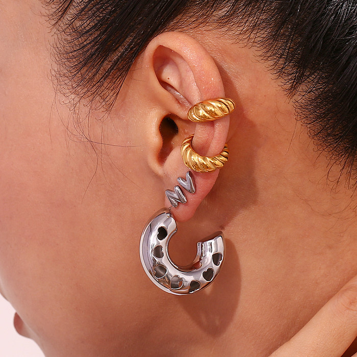 1 paire de clous d'oreilles en acier inoxydable plaqué or 18 carats, style simple, classique, en forme de cœur