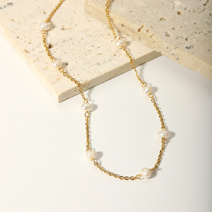 Collar chapado en oro de 18 quilates con cuentas de perlas de agua dulce de acero inoxidable con bola de estilo simple informal