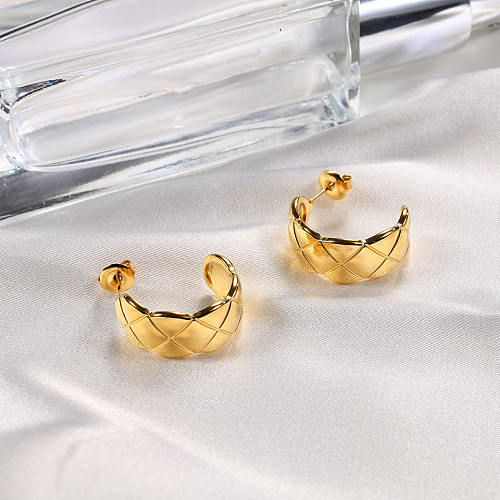 1 par feito à mão romântico em forma de C listra lateral chapeamento grosso aço inoxidável 18K brincos banhados a ouro