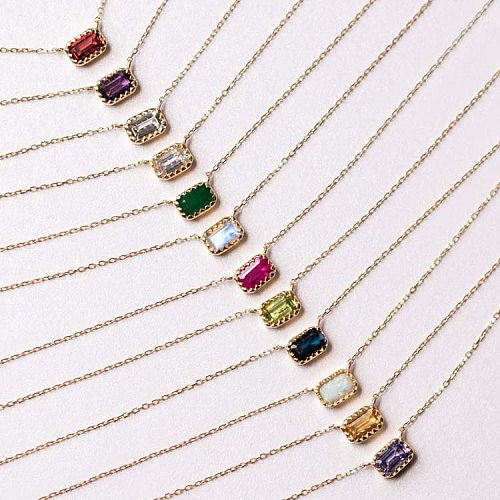Einfache Pendel-Halskette mit quadratischem Anhänger aus Edelstahl mit Intarsienschnitzerei und 18 Karat vergoldetem Zirkon