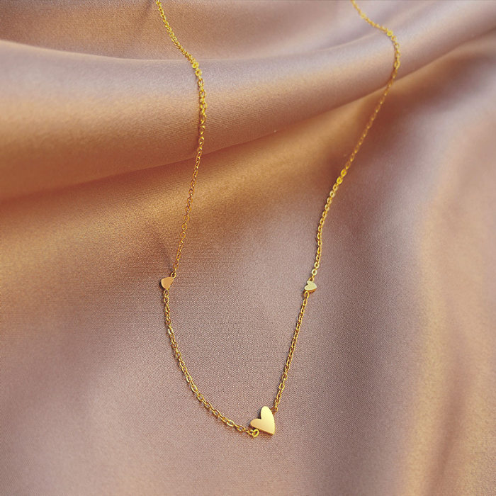 Colar banhado a ouro 18K em forma de coração de estilo simples e doce em aço inoxidável