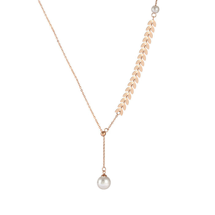 Collier pendentif élégant en acier inoxydable avec incrustation de perles de style vintage plaqué or 18 carats