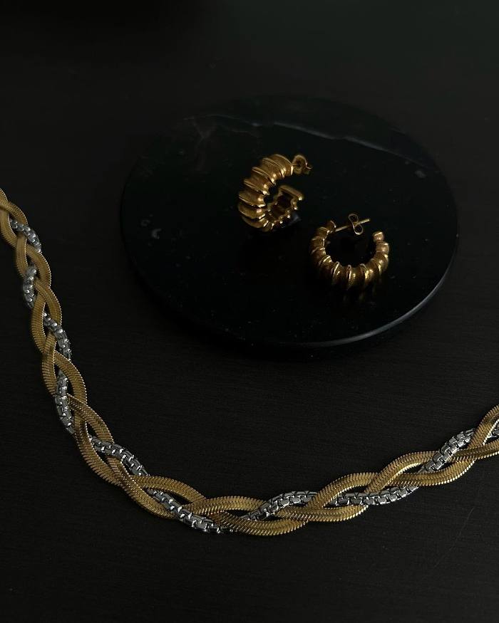 Großhandel mit 18 Karat vergoldeter Retro-Halskette aus geometrischem Edelstahl