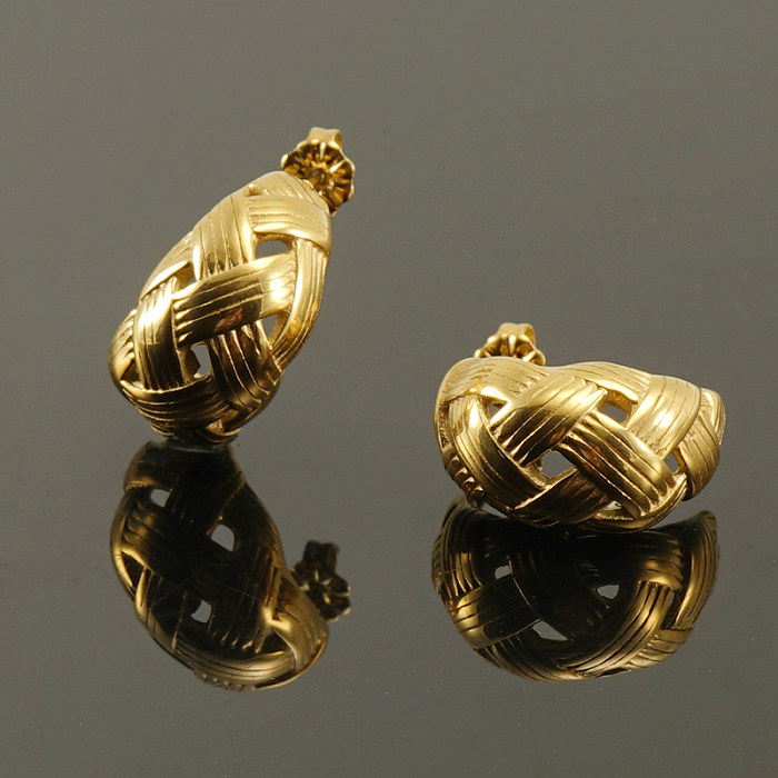O estilo simples C dá forma ao ouro de aço inoxidável do chapeamento 18K parafusos prisioneiros da orelha chapeados