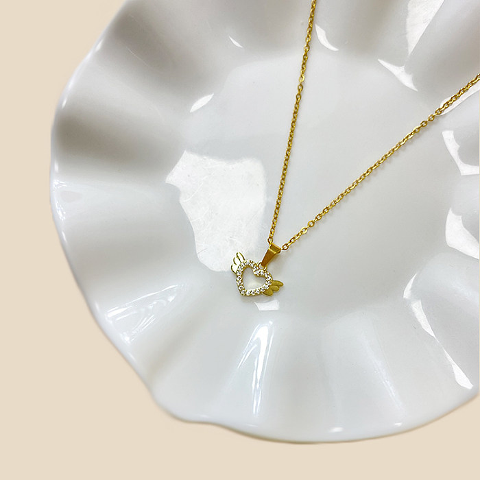 Estilo simples forma de coração chapeamento de aço inoxidável incrustações strass zircão branco banhado a ouro pingente colar