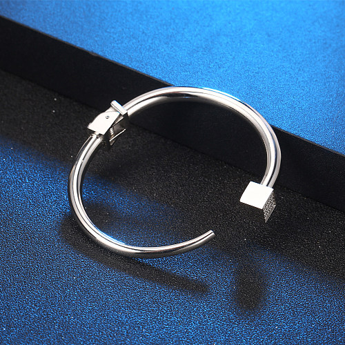 Bracelet de polissage en acier titane de couleur unie pour trajet de style simple