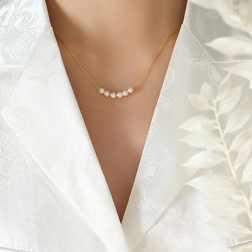 Collier plaqué or 18 carats avec incrustation géométrique en acier inoxydable de style simple avec perles artificielles