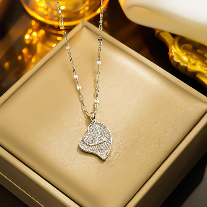 Collier pendentif plaqué or 18 carats avec incrustation de placage en acier inoxydable en forme de cœur doux