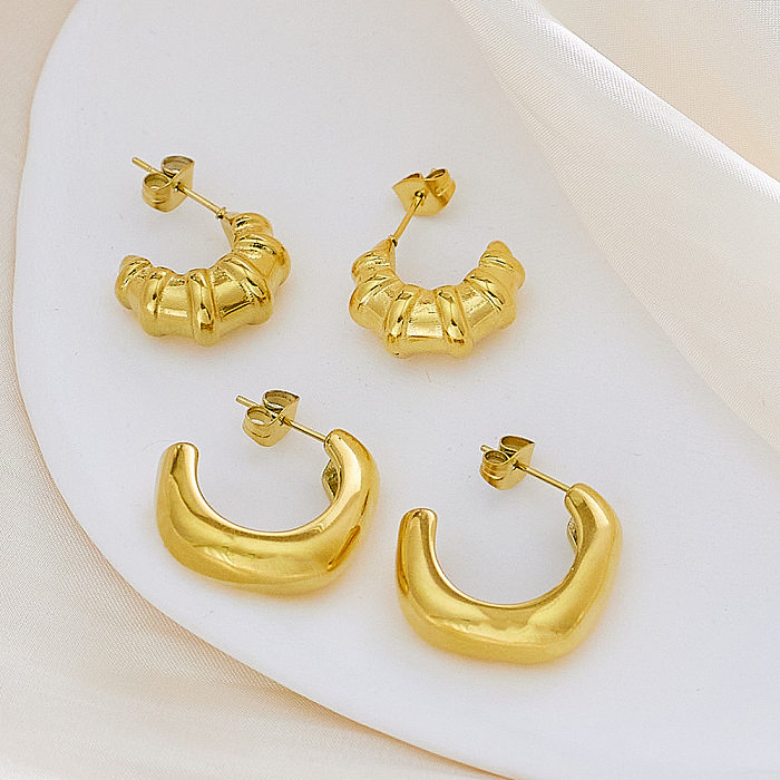 1 par de pinos de orelha banhados a ouro em forma de C estilo vintage em aço inoxidável