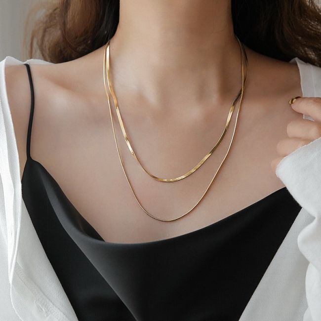 Collares acodados chapados en oro de acero inoxidable de color sólido de estilo simple
