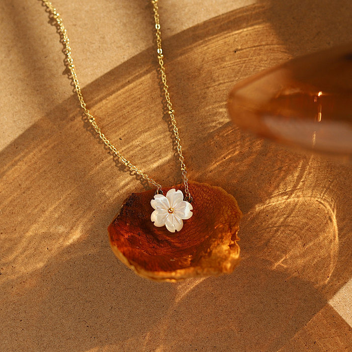 Collier pendentif plaqué or 18 carats en acier inoxydable avec fleur douce Lady