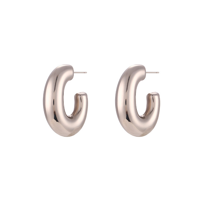 تصميم بسيط على شكل حرف C مطلي بالفولاذ المقاوم للصدأ ترصيع الأذن للسيدات مطلي بالذهب عيار 18 قيراط