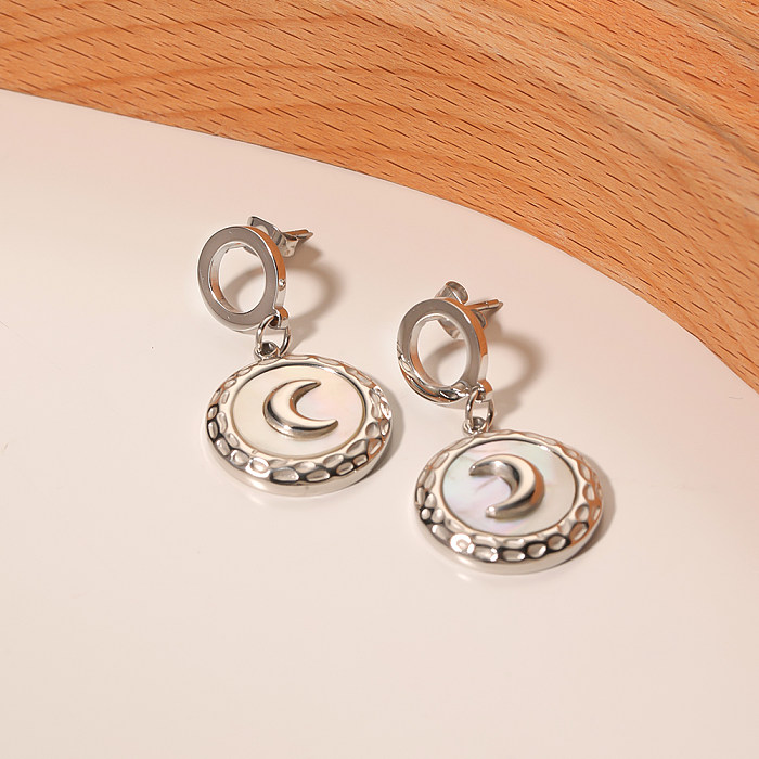 1 Paar elegante, moderne, schlichte Mondplattierungs-Inlay-Ohrringe aus Edelstahl mit versilberter Muschel