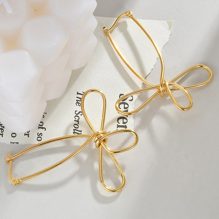 1 par de brincos elegantes banhados a ouro 18K com revestimento de flores em aço inoxidável