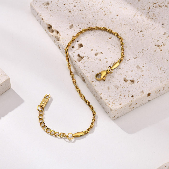 Großhandel einfache Streetwear-Armbänder mit Spiralstreifen-Edelstahlbeschichtung, 18 Karat vergoldet