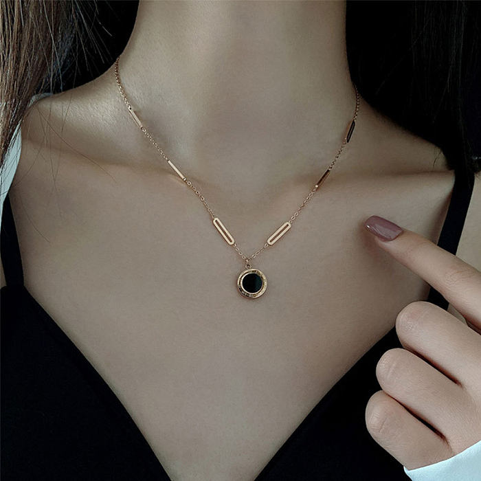 Collier pendentif plaqué or 18 carats avec incrustation de placage en acier inoxydable avec chiffres ronds de style simple de style IG