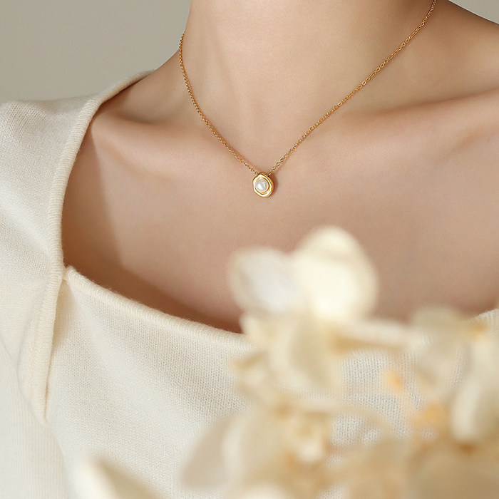 Halskette mit geometrischem Retro-Edelstahl-Inlay und künstlichen Perlen-Anhänger, 1 Stück
