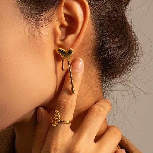 1 par de pinos de orelha banhados a ouro 18K em formato de coração estilo IG