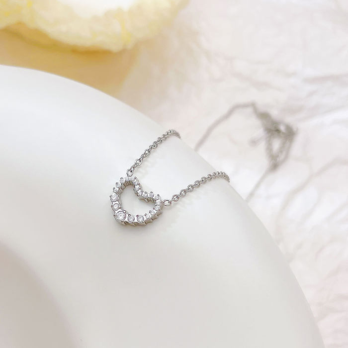 Doce estilo simples forma de coração chapeamento de aço inoxidável oco incrustação zircão branco banhado a ouro pingente colar