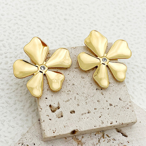 1 par de pendientes chapados en oro con circonita de acero inoxidable con incrustaciones de flores de estilo sencillo
