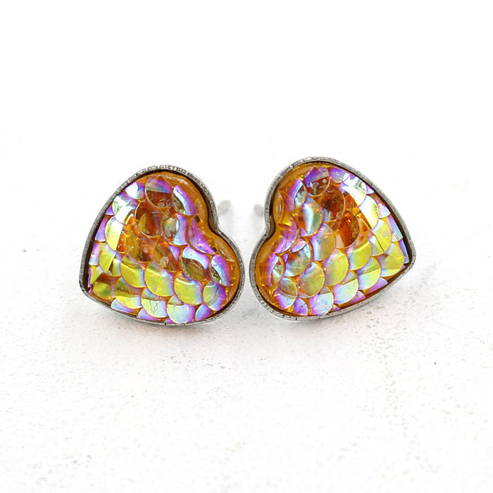 1 paire de clous d'oreilles en forme d'écailles de poisson en forme de cœur, en métal et en acier inoxydable