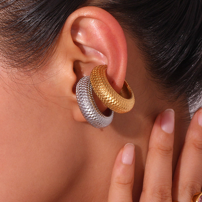 1 Paar klassische, einfarbige Edelstahl-Ohrringe mit 18-Karat-Vergoldung