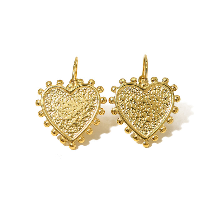 1 paire de clous d'oreilles plaqués or 18 carats, style français, en forme de cœur, plaqués, sculptés, en acier inoxydable