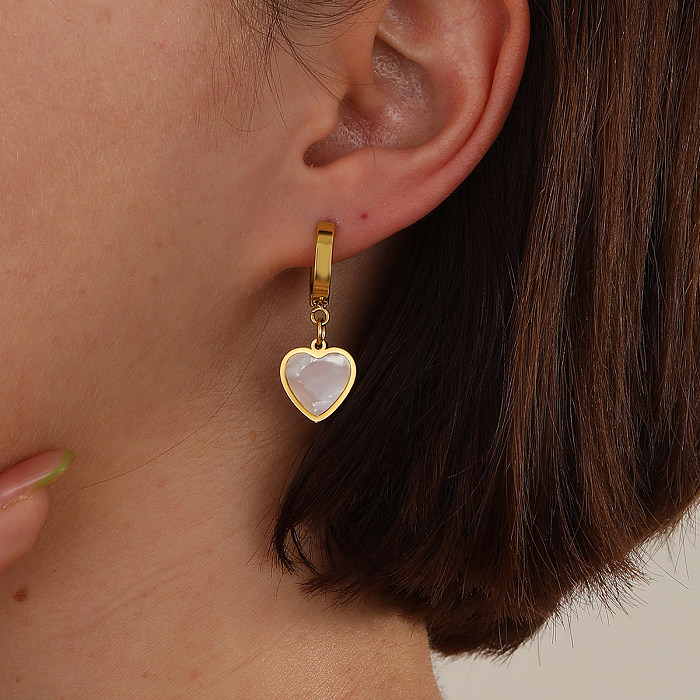 1 Paar süße Herzform-Ohrringe mit Edelstahlbeschichtung und Inlay-Muschel