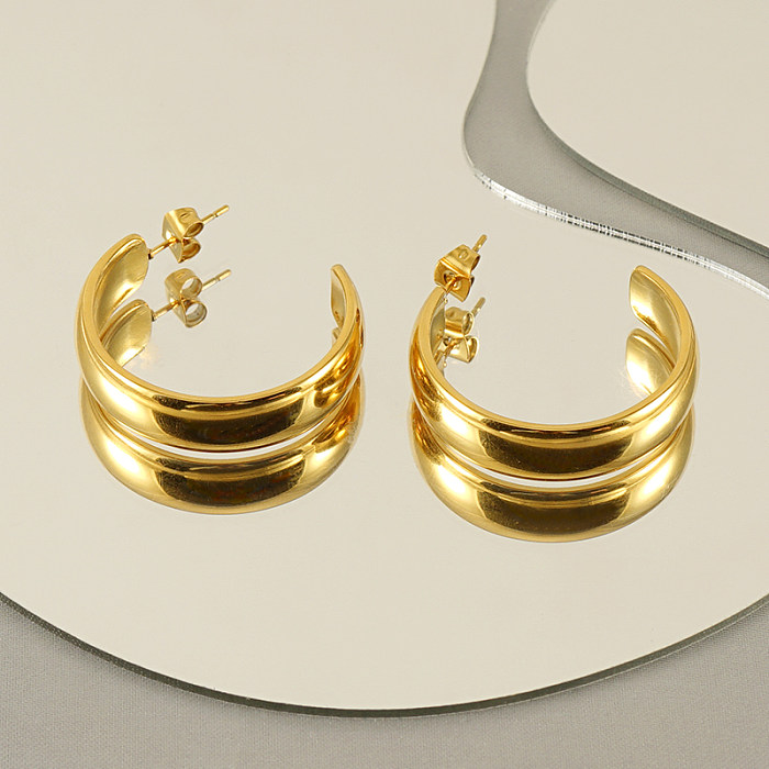 زوج واحد من أقراط الأذن الأنيقة والبسيطة على شكل حرف C من الفولاذ المقاوم للصدأ المطلي بالذهب عيار 1 قيراط