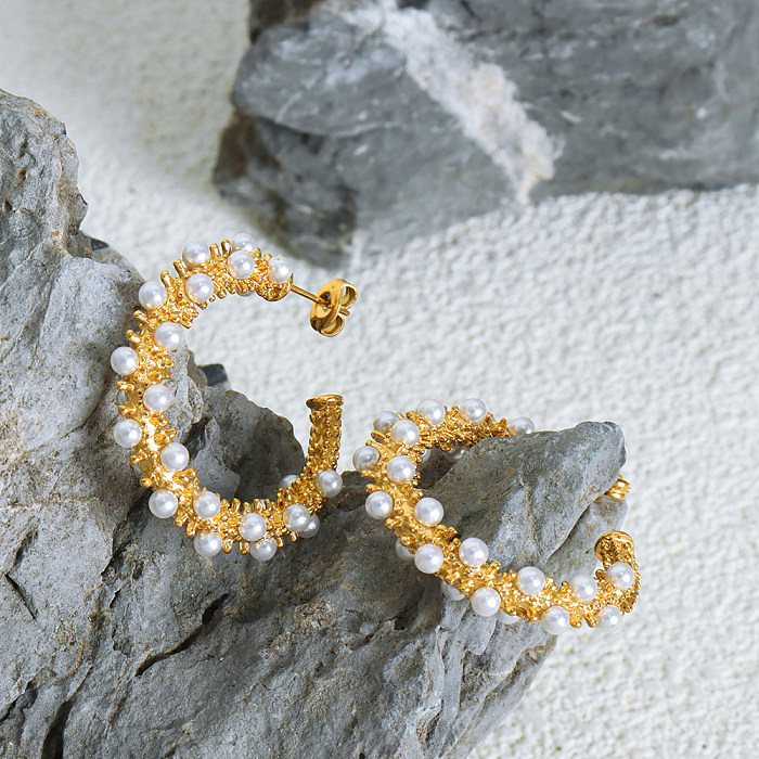 1 Paar elegante C-förmige Plattierungseinlage aus Edelstahl mit künstlichen Perlen und 18 Karat vergoldeten Ohrsteckern