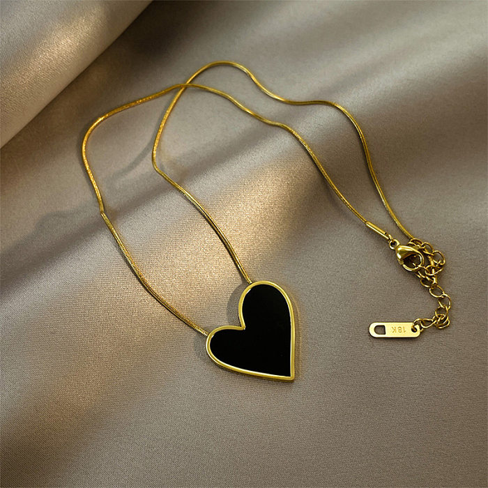 Collar chapado en oro de 18 quilates con incrustaciones de acero inoxidable con forma de corazón informal estilo IG