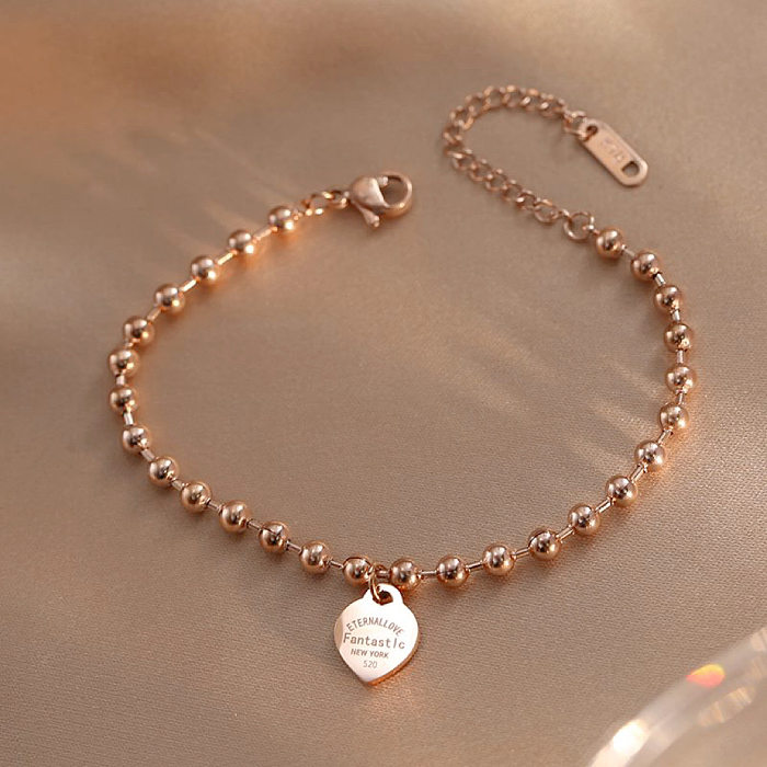 Bracelets de placage perlés en acier titane en forme de coeur de lettre de style moderne