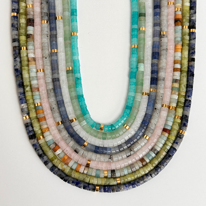 Halskette aus Natursteinperlen im IG-Stil
