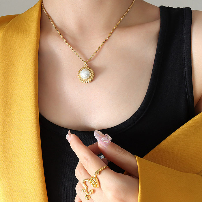 Collar con colgante chapado en oro de 18 quilates con incrustaciones de acero inoxidable geométrico de estilo simple informal