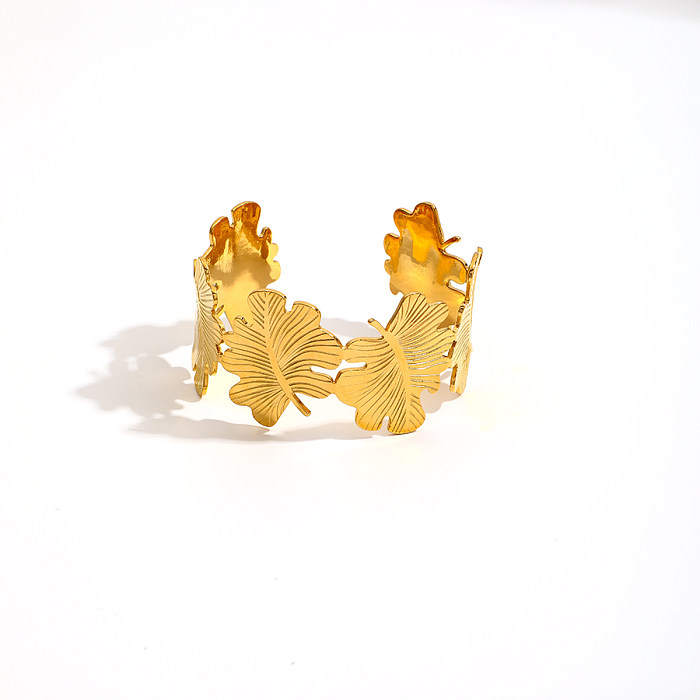 Brazalete asimétrico chapado en oro de 16 quilates de acero inoxidable con mariposas y flores de estilo vintage