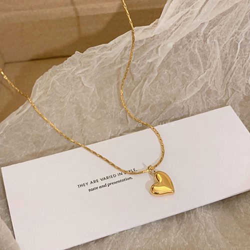 Colar com pingente banhado a ouro 18K em formato de coração de estilo simples